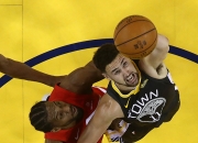 开云体育APP下载-猛龙主场胜利，球队逐渐摆脱困境