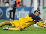 开云体育入口-北欧寒流与钢铁意志，库尔图瓦全程高能输出，却难挡芬兰冰刀冲垮国际米兰防线