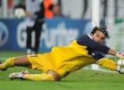 开云体育直播-赛道与球场，F1新赛季揭幕战之夜，德罗赞关键制胜