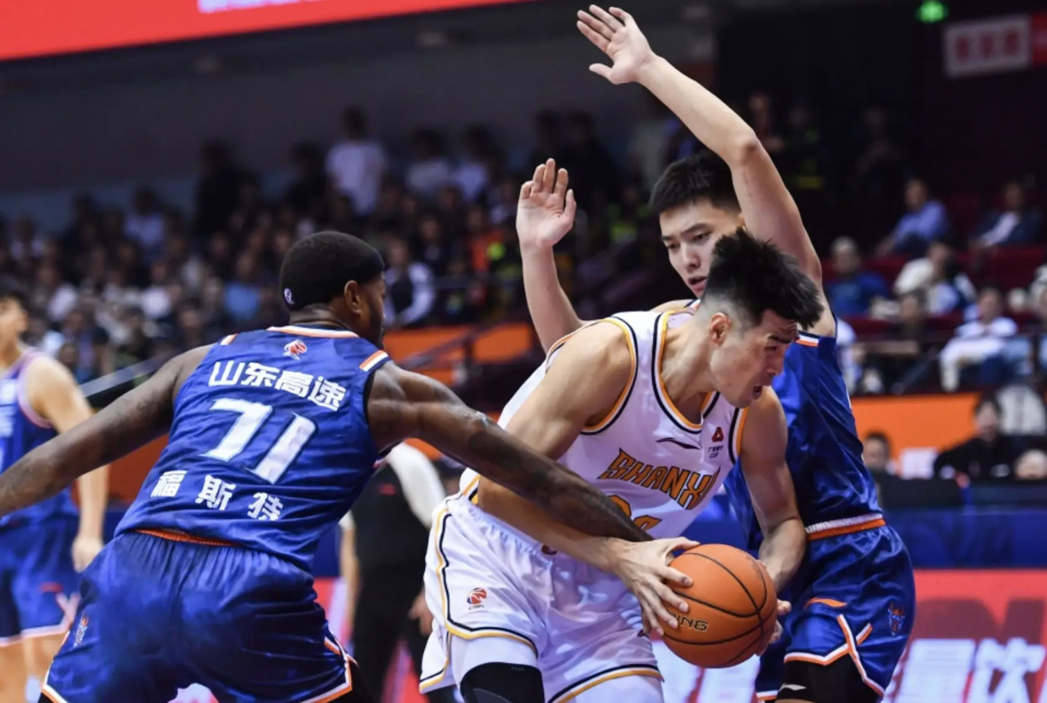 河南男篮客场负于山东,士气受挫 河南男篮客场负于山东,士气受挫