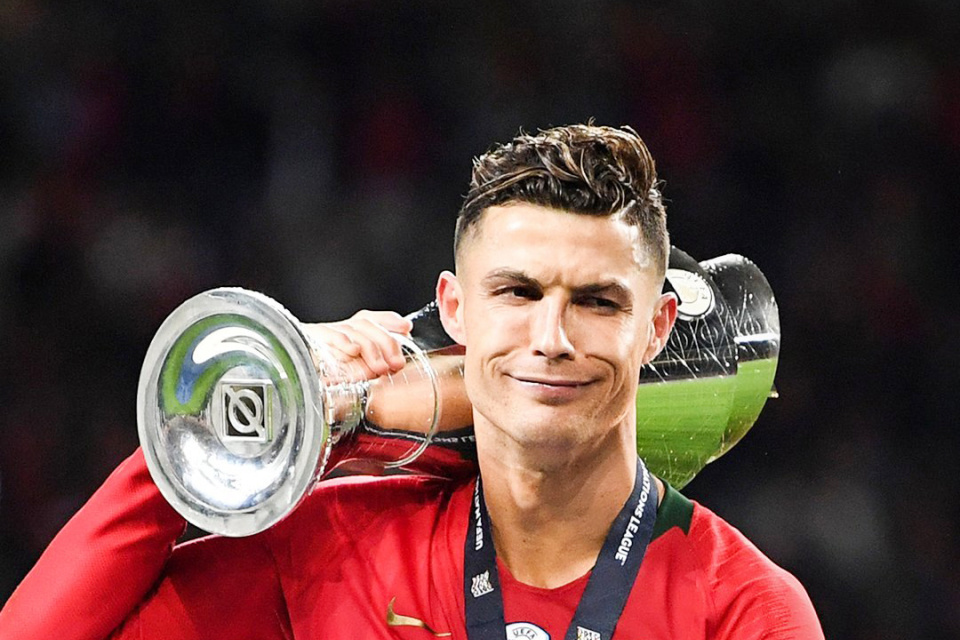 包含葡萄牙队长力挽狂澜带队晋级的词条