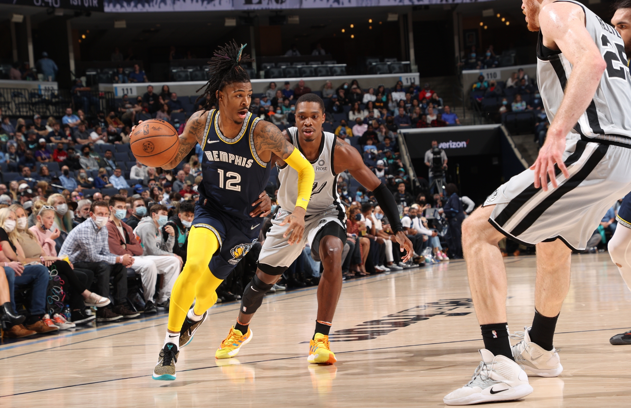 雄狮击败马刺,莫兰特爆发砍下分的简单介绍 雄狮击败马刺,莫兰特爆发砍下分的简单介绍