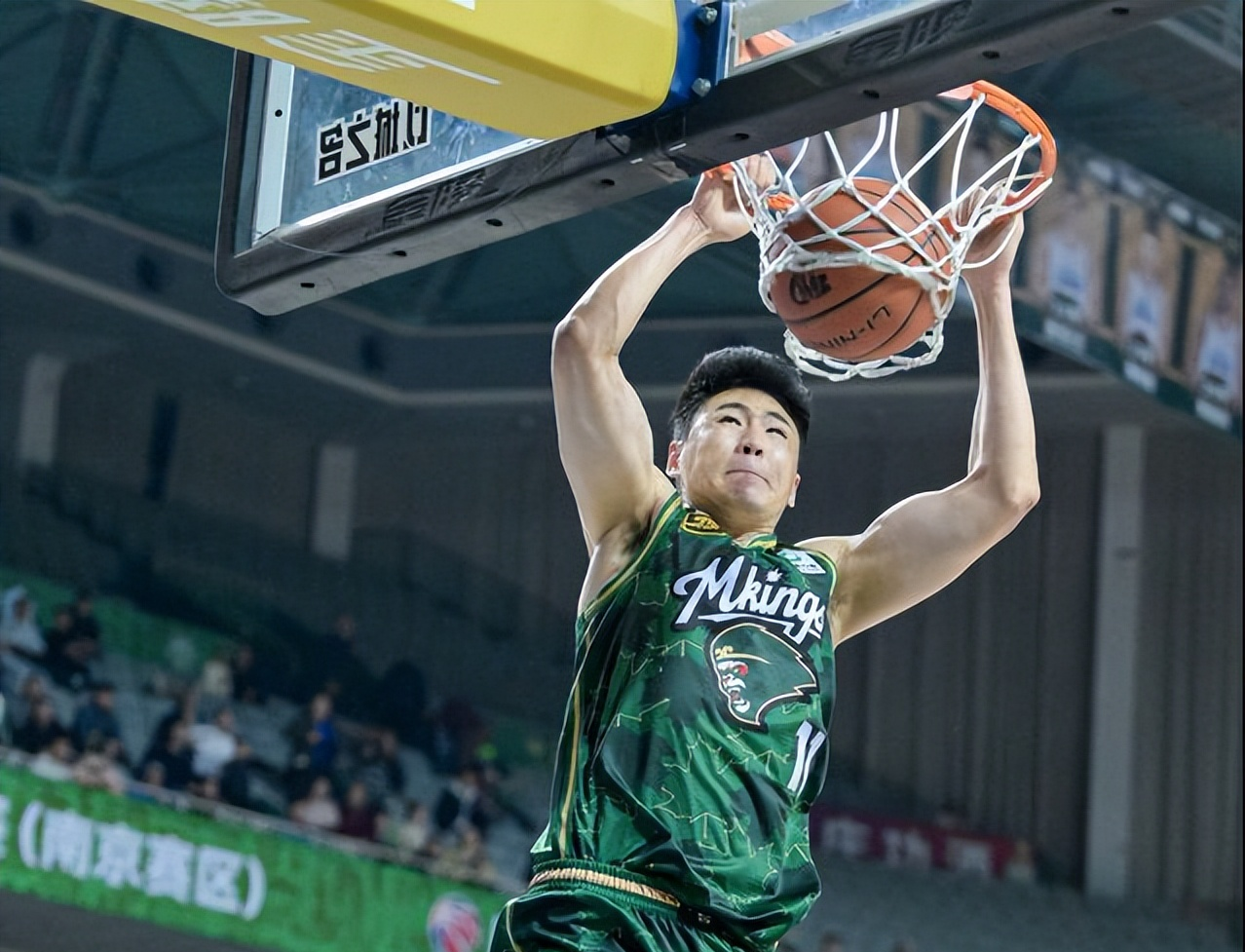 内蒙古男篮士气高昂,冲刺胜利 内蒙古男篮士气高昂,冲刺胜利