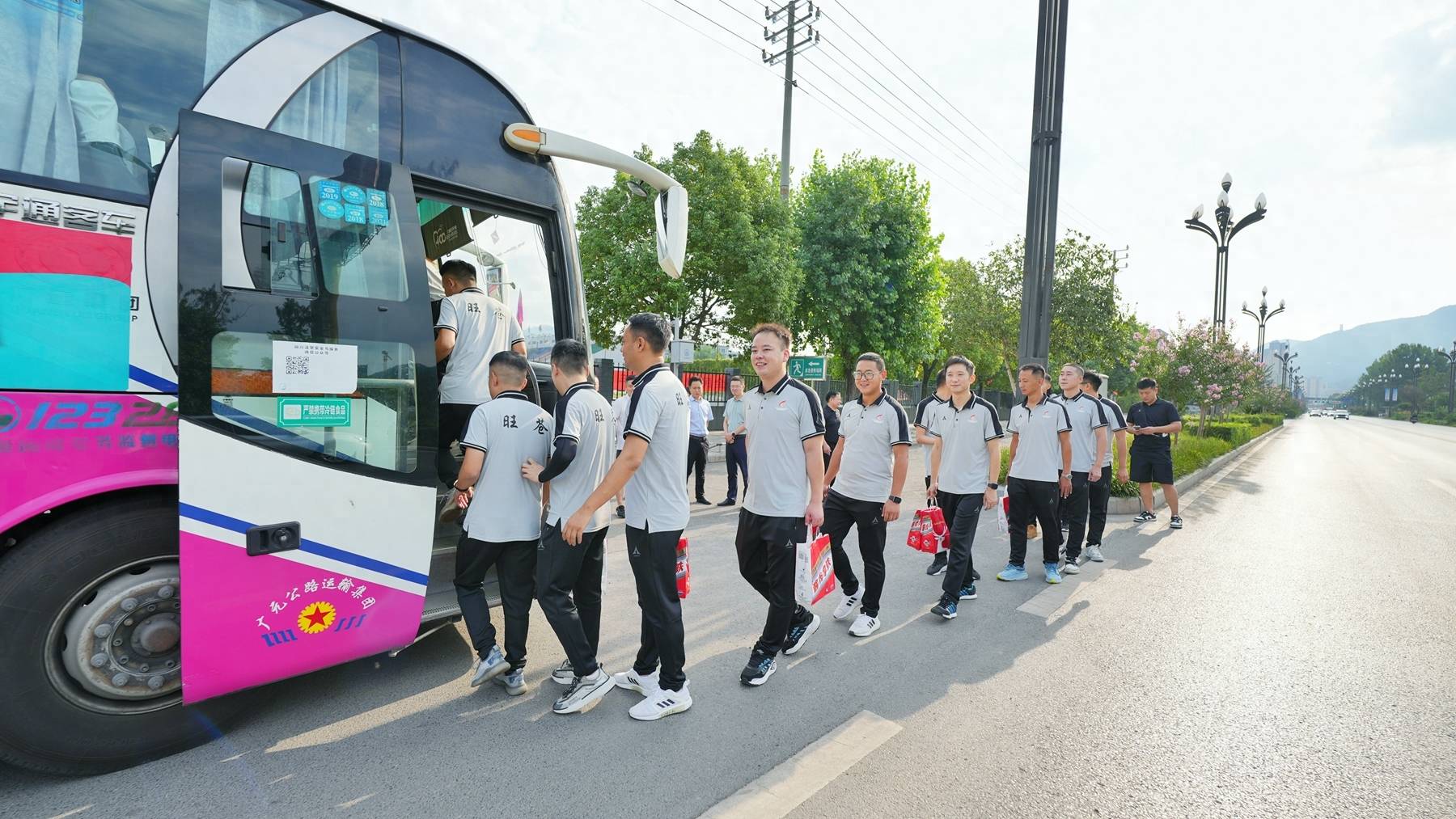 关于粉队在比赛中出奇制胜,成功晋级的信息 关于粉队在比赛中出奇制胜,成功晋级的信息