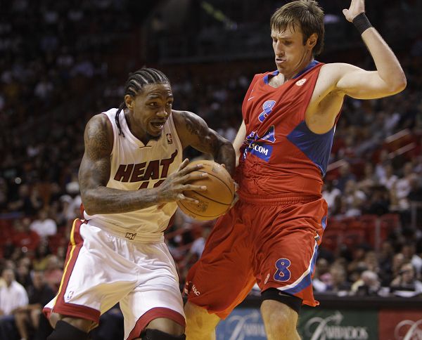 关于索伯车队横扫哈斯车队，塞恩斯状态火热的信息