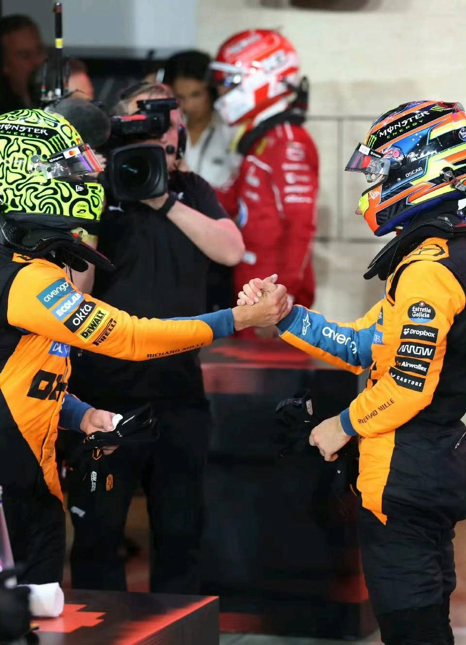 包含威廉姆斯横扫红牛车队,塞恩斯扛起全队的词条 包含威廉姆斯横扫红牛车队,塞恩斯扛起全队的词条