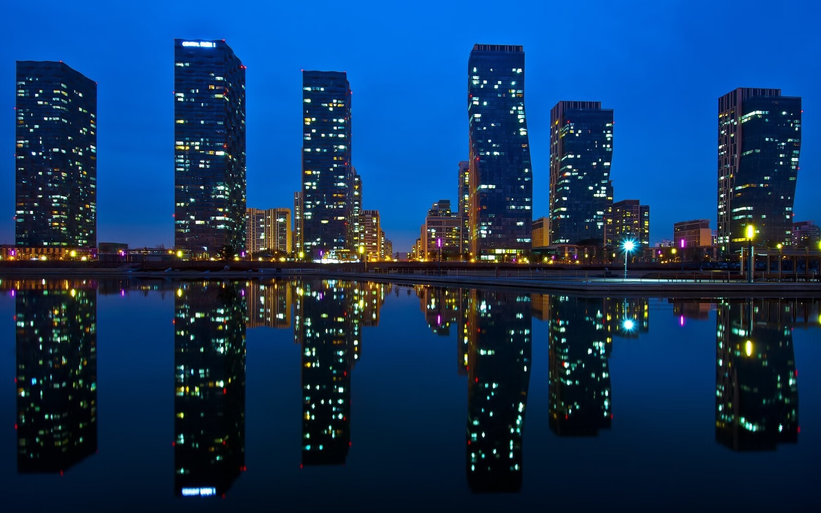 马刺踏平76人，库里西决生死战接管，当团队铁血与个人神迹交相辉映