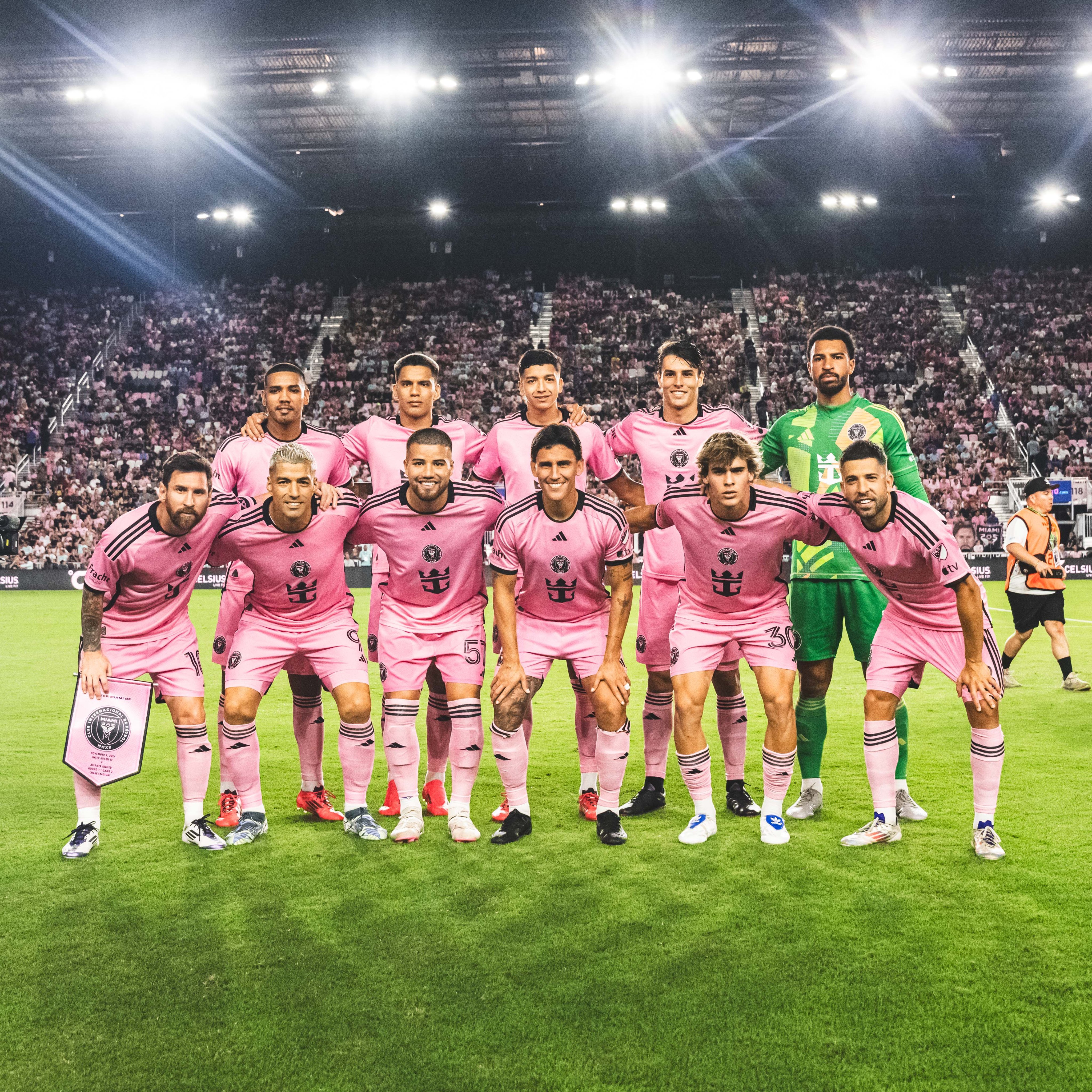 亚特兰大新援首次亮相受到球迷赞誉