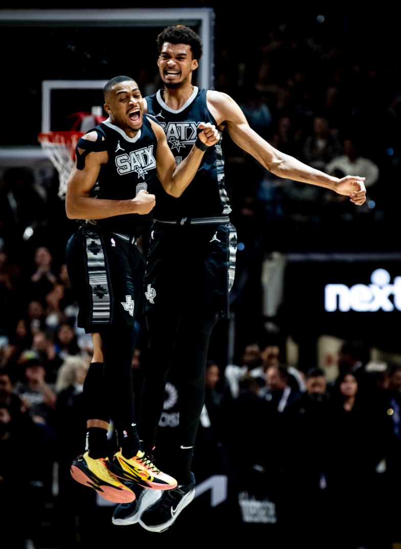 马刺主场占优，轻松击败对手的简单介绍