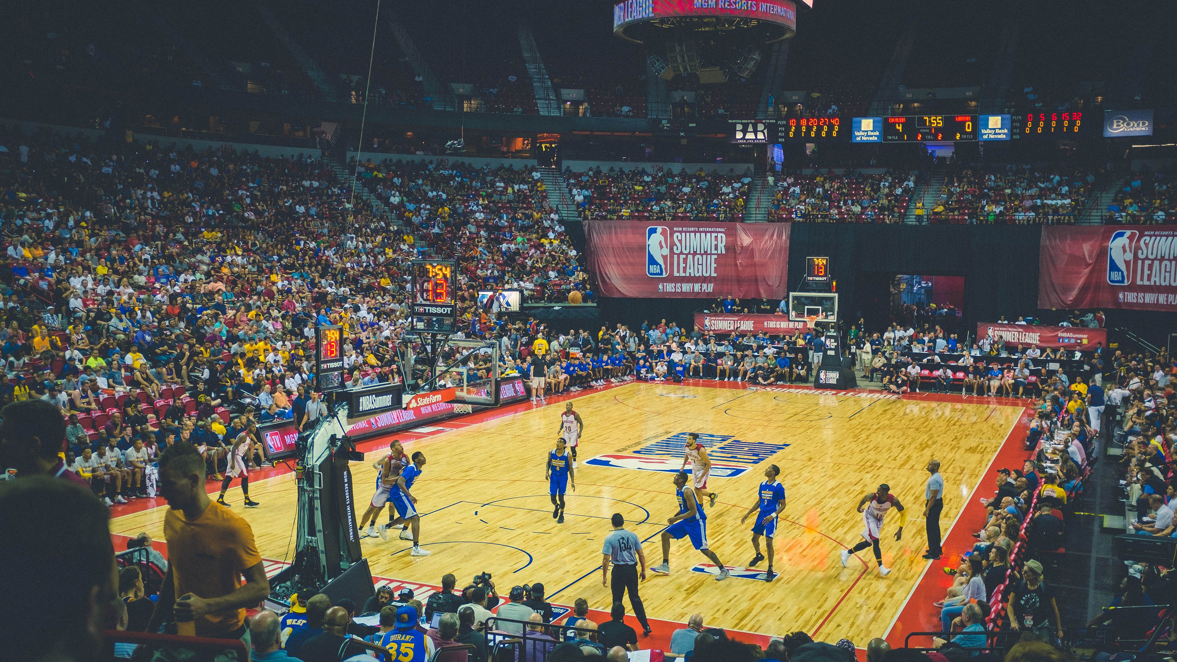 绿茵场与赛车场，当维尼修斯在F1揭幕战接管比赛，卡塔尔用火力压制瑞士