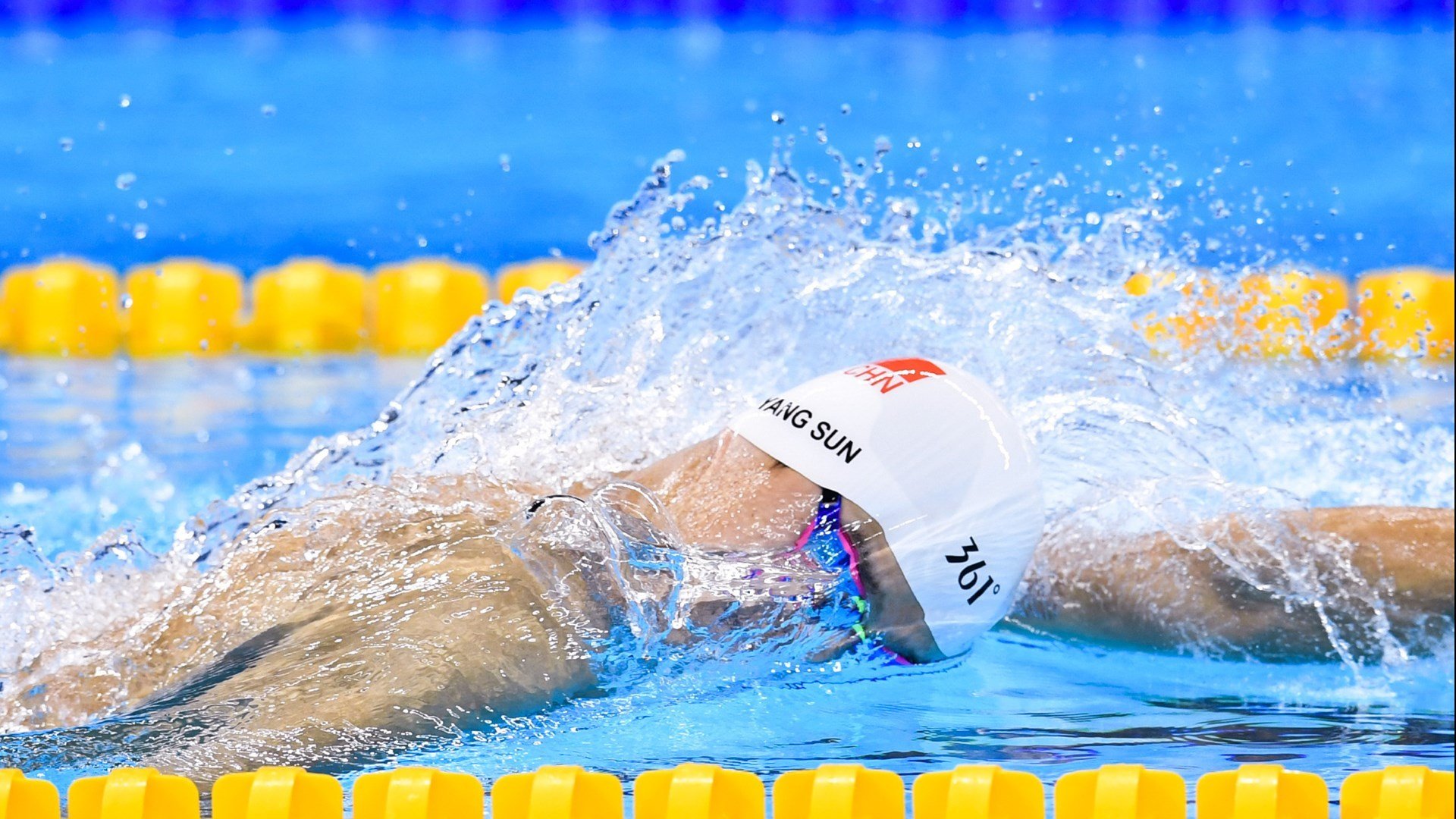 赛道与绿茵的共鸣，姆巴佩个人能力在F1争冠之夜的隐喻