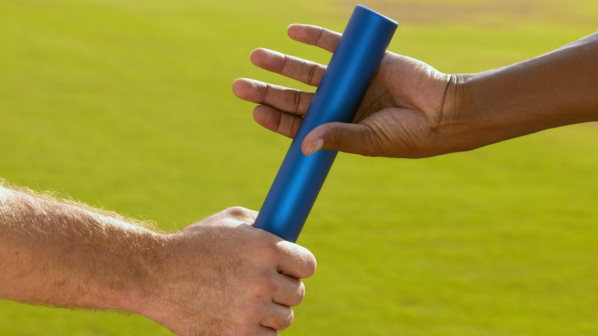 北欧风暴席卷南美，芬兰狂胜乌拉圭，莱奥在F1街道赛接管比赛