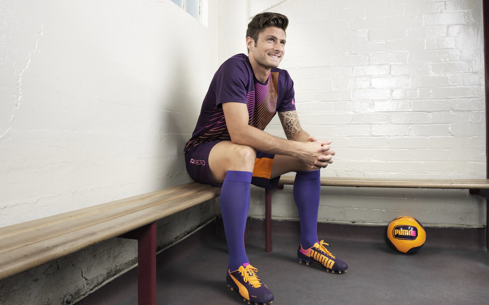 法国鏖战巴萨，马丁内利刷新纪录之夜，绿茵场上的新王加冕