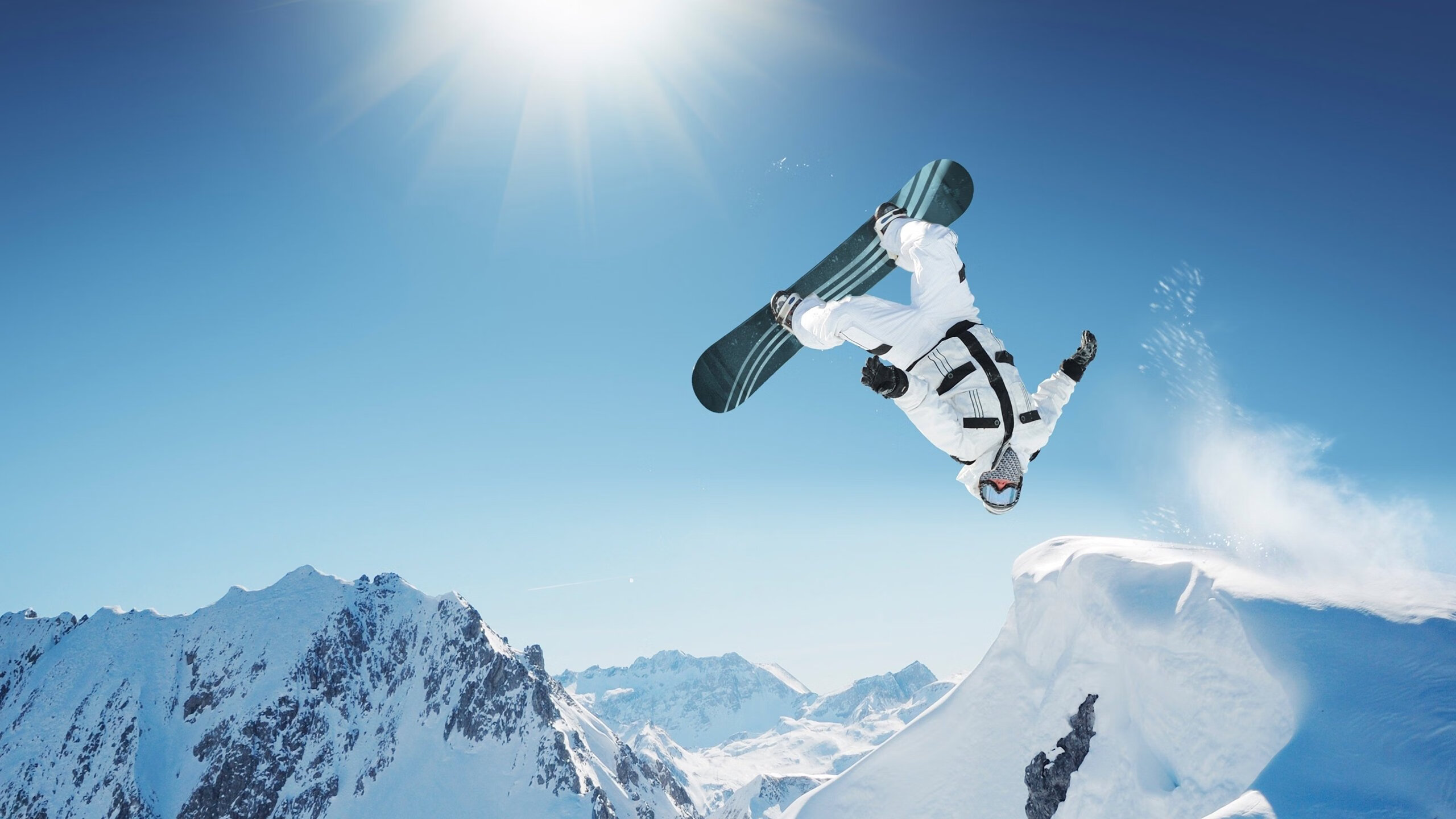 红牛车队绝杀迈凯伦，佩雷兹带队取胜